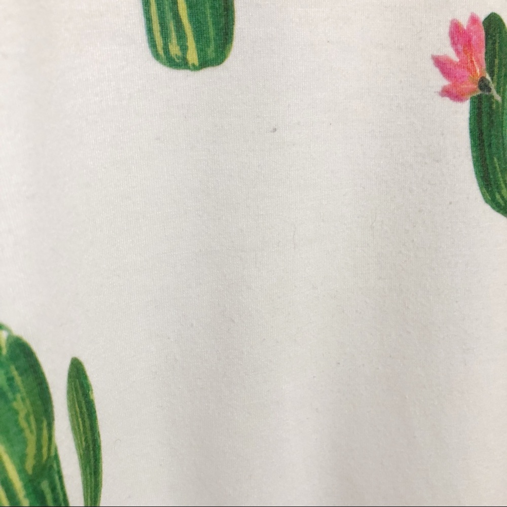Promesa Cactus Print Distressed Short Sleeve Tee‎ with Cutout - Picture 3 of 6